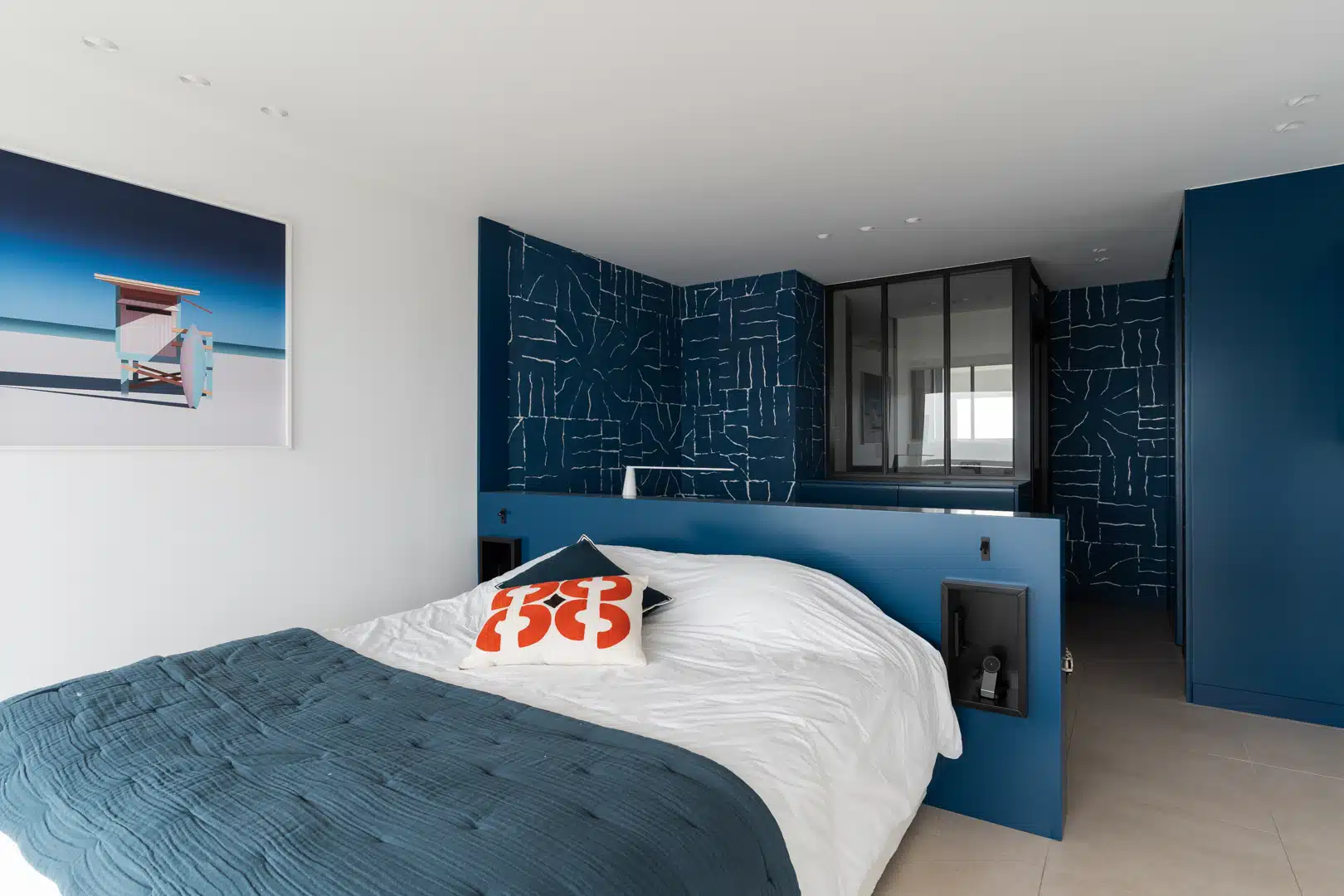 chambre parentale bleu rénovée