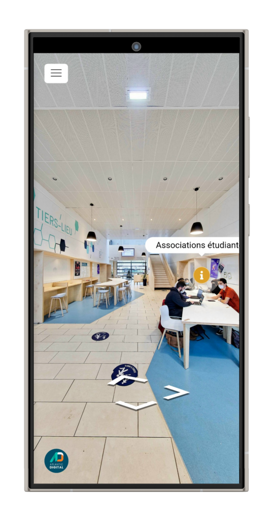 Visite virtuelle de l'IUT de La Roche-sur-Yon affichée sur un smartphone