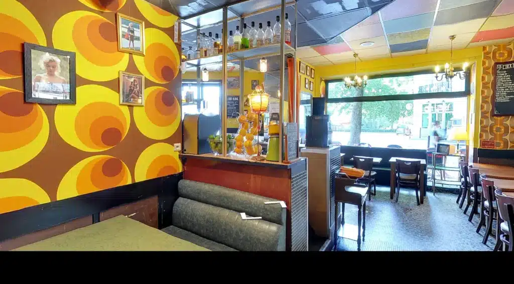 Bar Le Louis Blanc à Nantes, comptoir et salle au décor vintage, dans sa visite virtuelle 360°