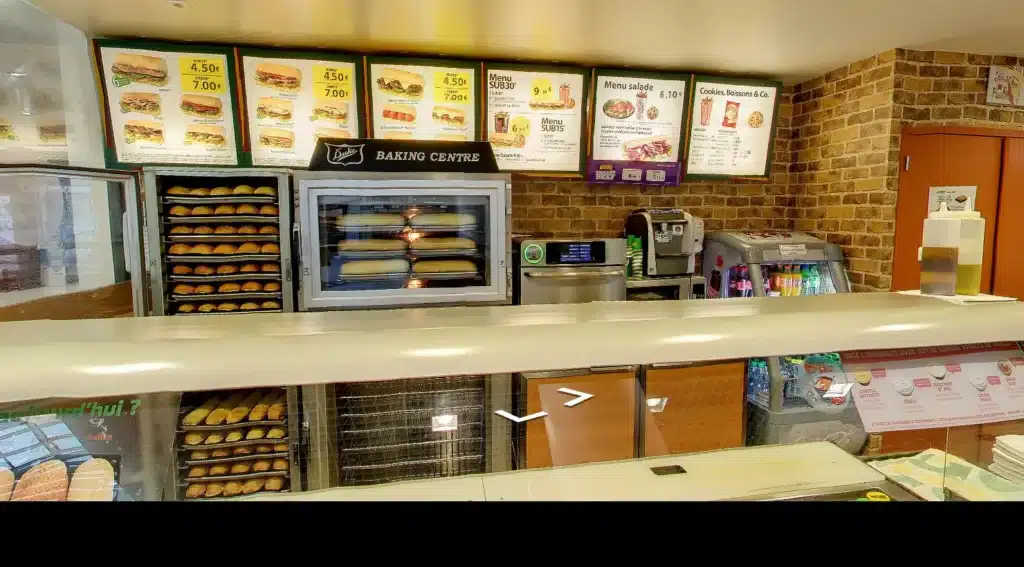 Comptoir du restaurant Subway de la Galerie Océane à Rezé, avec les menus affichés, dans sa visite virtuelle 360°